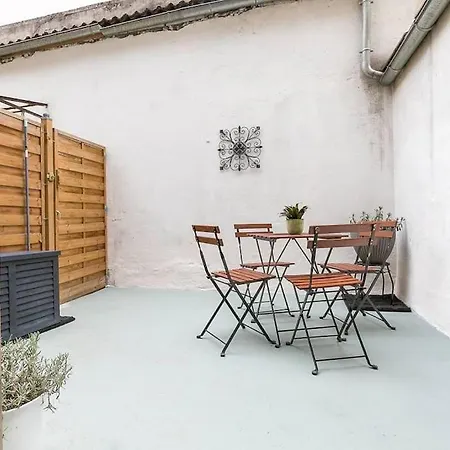 Chateau Biek 公寓 *